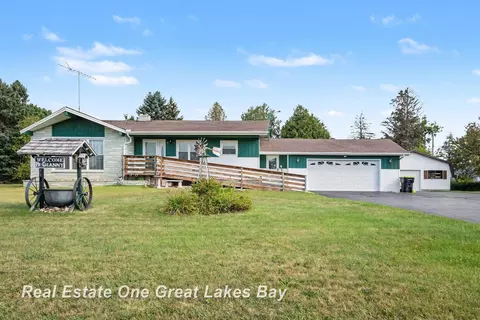 Exterior - 3822 Worth, Pinconning, MI 48650 photo 2 of 5