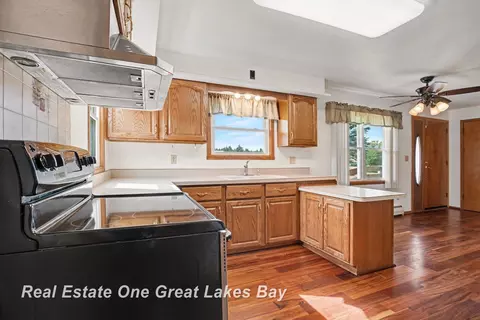 Kitchen - 3822 Worth, Pinconning, MI 48650 photo 2 of 4