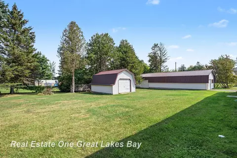 Exterior - 3822 Worth, Pinconning, MI 48650 photo 4 of 5