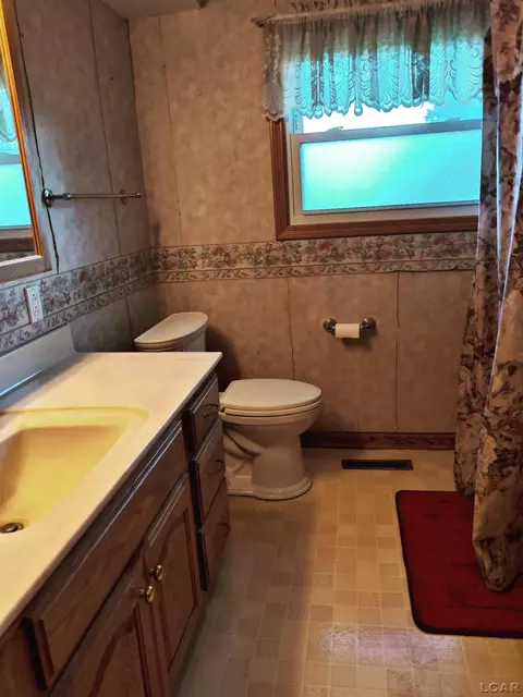 Bath - 8044 E Weston, Blissfield, MI 49228 photo 1 of 1