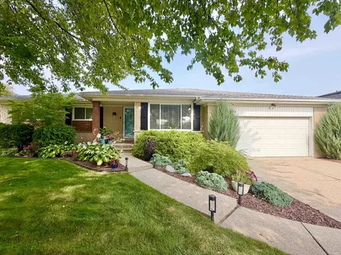 41304 Clairpointe St, Harrison Township, MI 48045