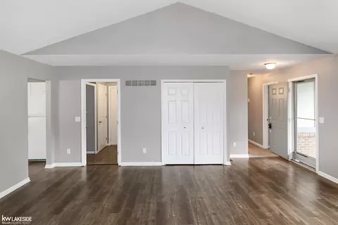 Entry Way - 45431 Nottingham, Macomb, MI 48044 photo 1 of 2