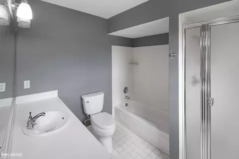 Bath - 45431 Nottingham, Macomb, MI 48044 photo 3 of 4
