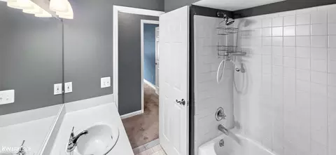 Bath - 45431 Nottingham, Macomb, MI 48044 photo 1 of 4