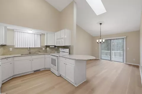 Kitchen - 46201 Bentley, Macomb, MI 48044 photo 1 of 5