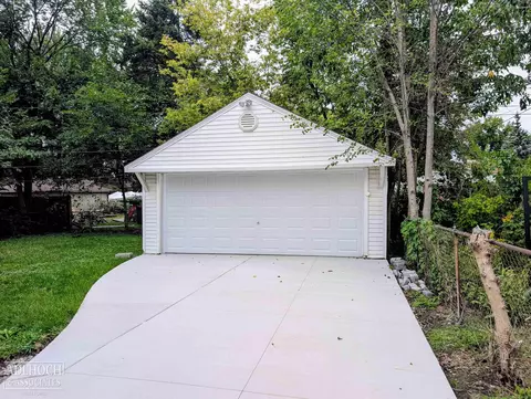 Exterior - 2168 Allard, Grosse Pointe Woods, MI 48236 photo 4 of 4