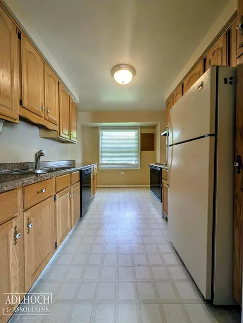 Kitchen - 2168 Allard, Grosse Pointe Woods, MI 48236 photo 2 of 2