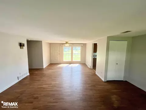 Living - 626 S Mckinley, Flushing, MI 48433 photo 3 of 4