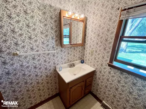 Bath - 626 S Mckinley, Flushing, MI 48433 photo 3 of 4
