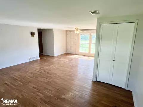 Living - 626 S Mckinley, Flushing, MI 48433 photo 4 of 4
