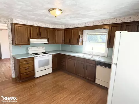 Kitchen - 626 S Mckinley, Flushing, MI 48433 photo 2 of 4
