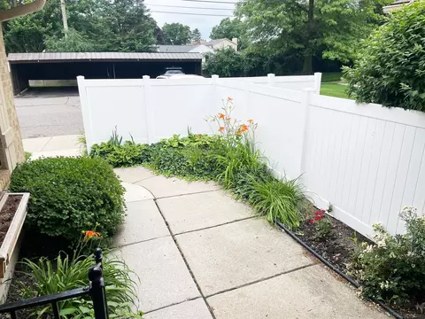 2684 Roundtree, Troy, MI 48083 photo 4