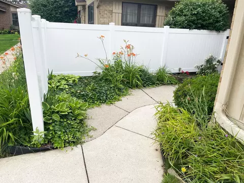 2684 Roundtree, Troy, MI 48083 photo 3