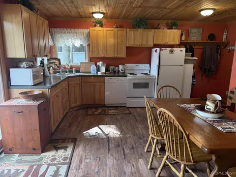Kitchen - n3820 Hayward Road, Munising, MI 49862 photo 2 of 4