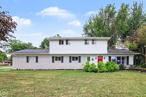 32311 W Wayburn, Farmington Hills, MI 48334
