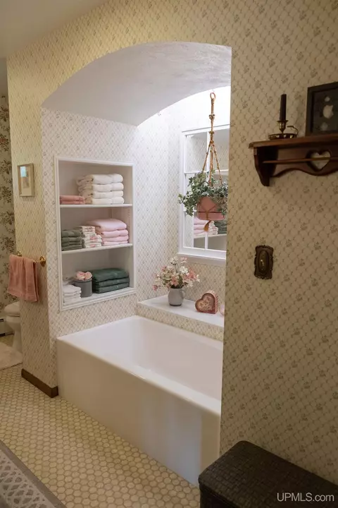 Bath - 1705 Ellsworth, Ishpeming, MI 49849 photo 2 of 7