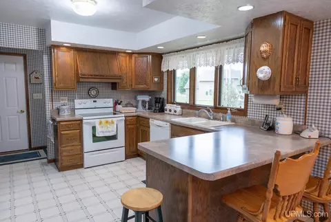 Kitchen - 1705 Ellsworth, Ishpeming, MI 49849 photo 2 of 5