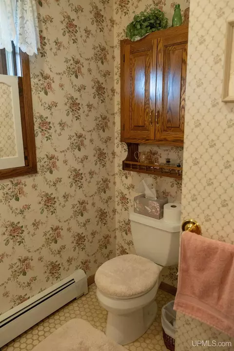 Bath - 1705 Ellsworth, Ishpeming, MI 49849 photo 4 of 7