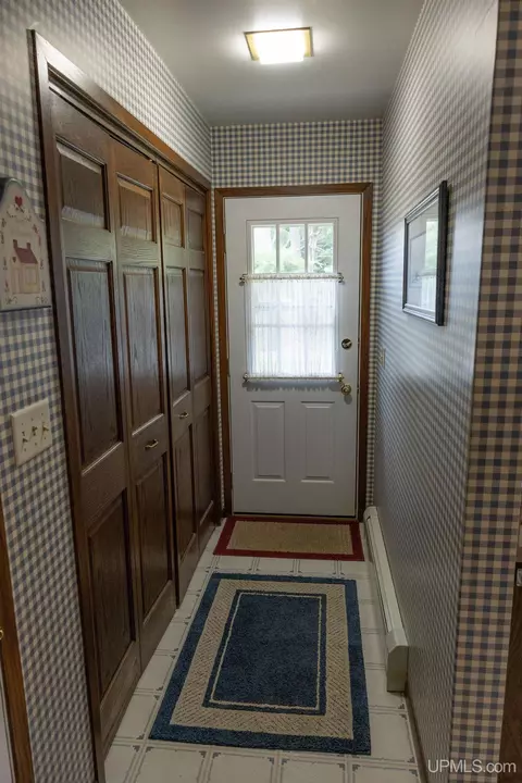 Entry Way - 1705 Ellsworth, Ishpeming, MI 49849 photo 3 of 4