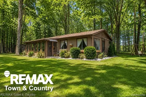 Exterior - 1293 Bellinger, Gladwin, MI 48624 photo 2 of 6