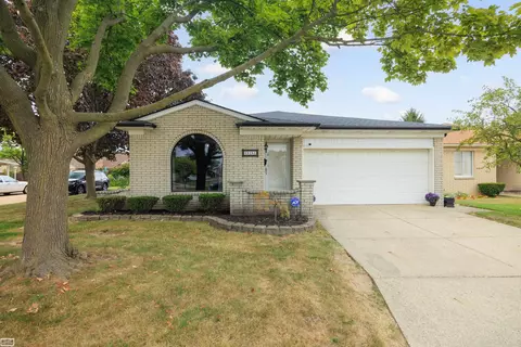 15151 La Grande, Warren, MI 48088