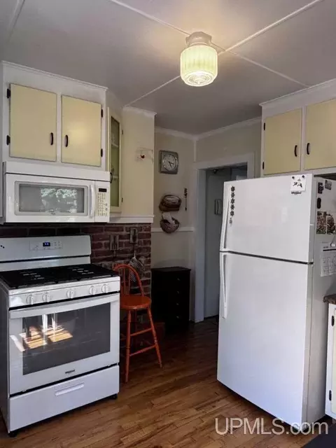 Kitchen - 5090 2nd, Mohawk, MI 49950 photo 4 of 5