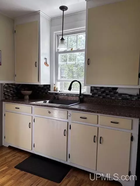 Kitchen - 5090 2nd, Mohawk, MI 49950 photo 2 of 5