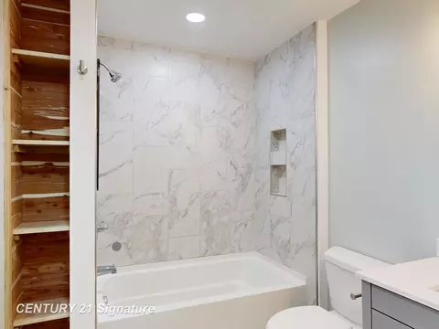 Bath - 541 Warren, Flushing, MI 48433 photo 1 of 2