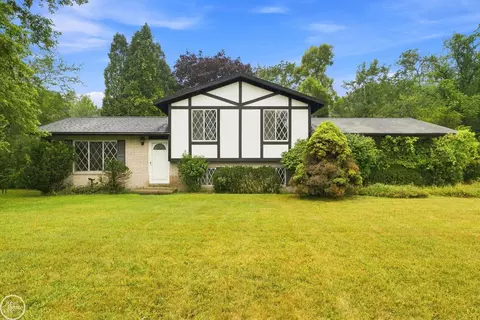 1550 Orban, Milford, MI 48380