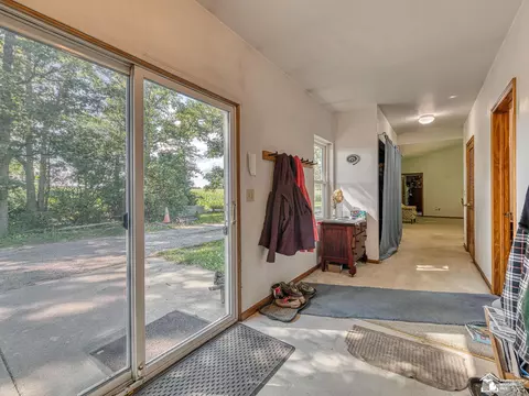 Entry Way - 8945 S Custer, Monroe, MI 48161 photo 1 of 2