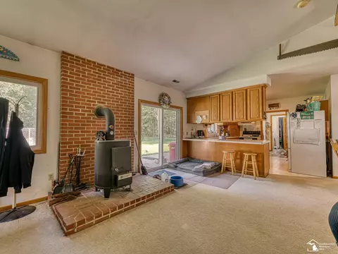Living - 8945 S Custer, Monroe, MI 48161 photo 3 of 4