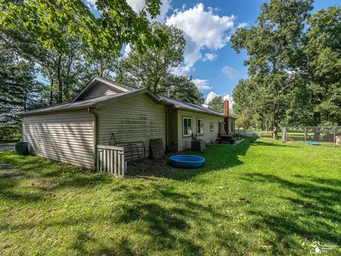 Exterior - 8945 S Custer, Monroe, MI 48161 photo 8 of 12