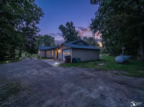 Exterior - 8945 S Custer, Monroe, MI 48161 photo 3 of 12