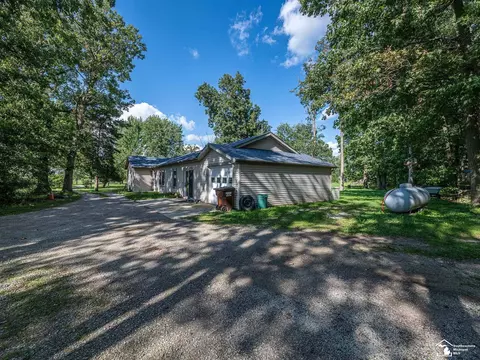 Exterior - 8945 S Custer, Monroe, MI 48161 photo 7 of 12