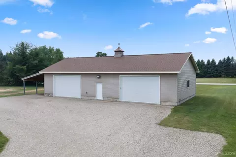 Exterior - 3715 1375, Escanaba, MI 49829 photo 4 of 9
