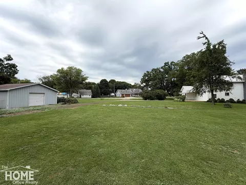 Exterior - 115 E Grand Riv #1B/1B, Bancroft, MI 48414 photo 16 of 31