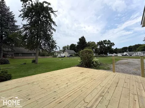 Exterior - 115 E Grand Riv #1B/1B, Bancroft, MI 48414 photo 5 of 31