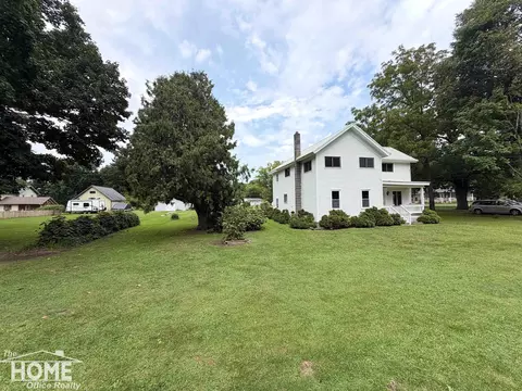 Exterior - 115 E Grand Riv #1B/1B, Bancroft, MI 48414 photo 26 of 31