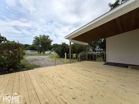 Exterior - 115 E Grand Riv #1B/1B, Bancroft, MI 48414 photo 4 of 31