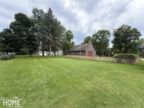 Exterior - 115 E Grand Riv #1B/1B, Bancroft, MI 48414 photo 13 of 31