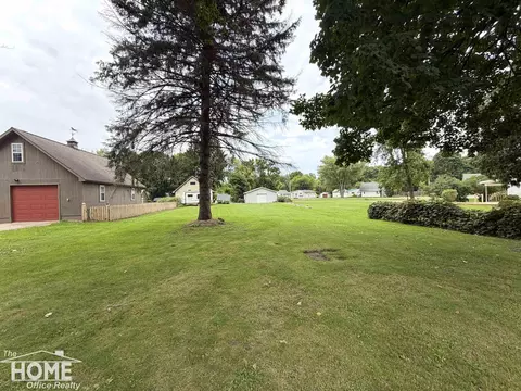 Exterior - 115 E Grand Riv #1B/1B, Bancroft, MI 48414 photo 25 of 31
