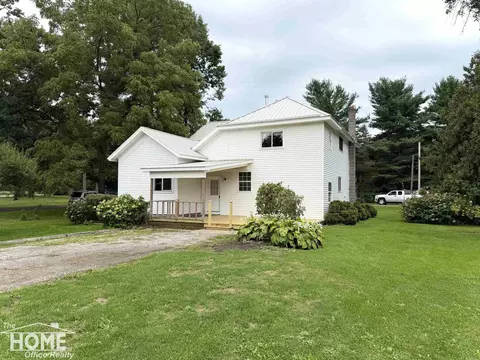 Exterior - 115 E Grand Riv #1B/1B, Bancroft, MI 48414 photo 7 of 31