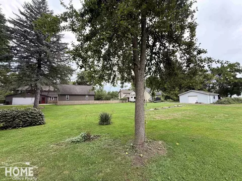 Exterior - 115 E Grand Riv #1B/1B, Bancroft, MI 48414 photo 6 of 31