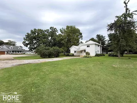 Exterior - 115 E Grand Riv #1B/1B, Bancroft, MI 48414 photo 8 of 31