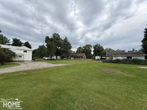 Exterior - 115 E Grand Riv #1B/1B, Bancroft, MI 48414 photo 10 of 31