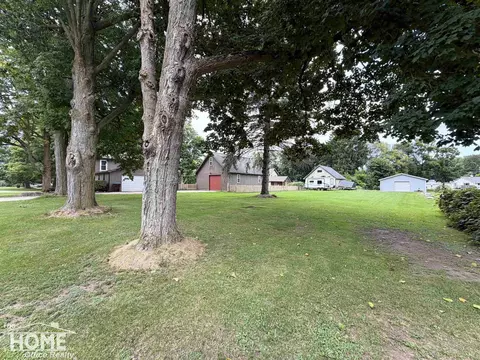 Exterior - 115 E Grand Riv #1B/1B, Bancroft, MI 48414 photo 24 of 31