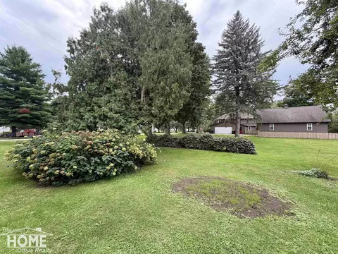 Exterior - 115 E Grand Riv #1B/1B, Bancroft, MI 48414 photo 21 of 31