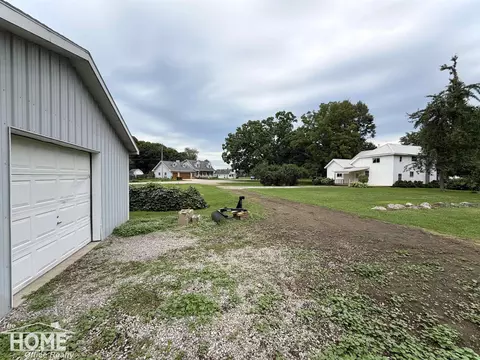 Exterior - 115 E Grand Riv #1B/1B, Bancroft, MI 48414 photo 11 of 31