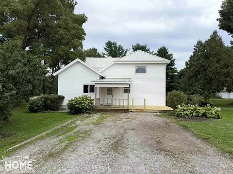 Exterior - 115 E Grand Riv #1B/1B, Bancroft, MI 48414 photo 9 of 31