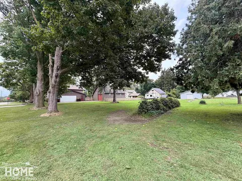 Exterior - 115 E Grand Riv #1B/1B, Bancroft, MI 48414 photo 23 of 31